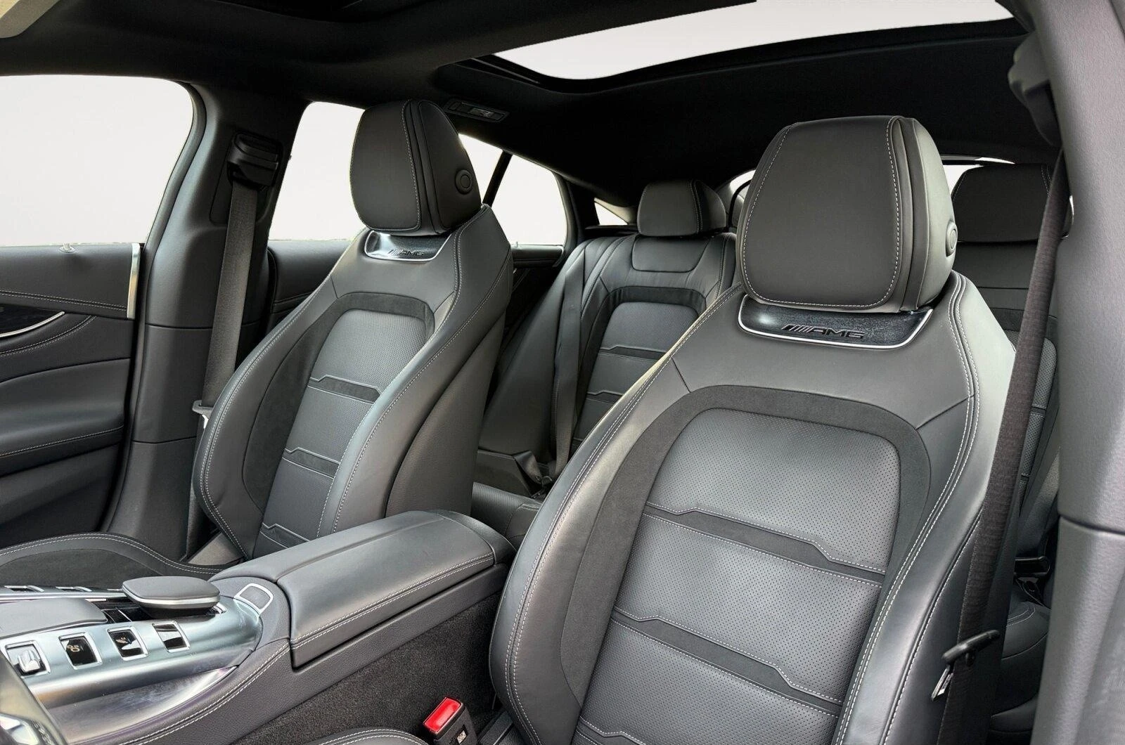 Mercedes-Benz AMG GT 53/4-MATIC/V8 STYLE/PANO/DISTRONIC/MULTIBEAM/360/, снимка 9 - Автомобили и джипове - 53856237