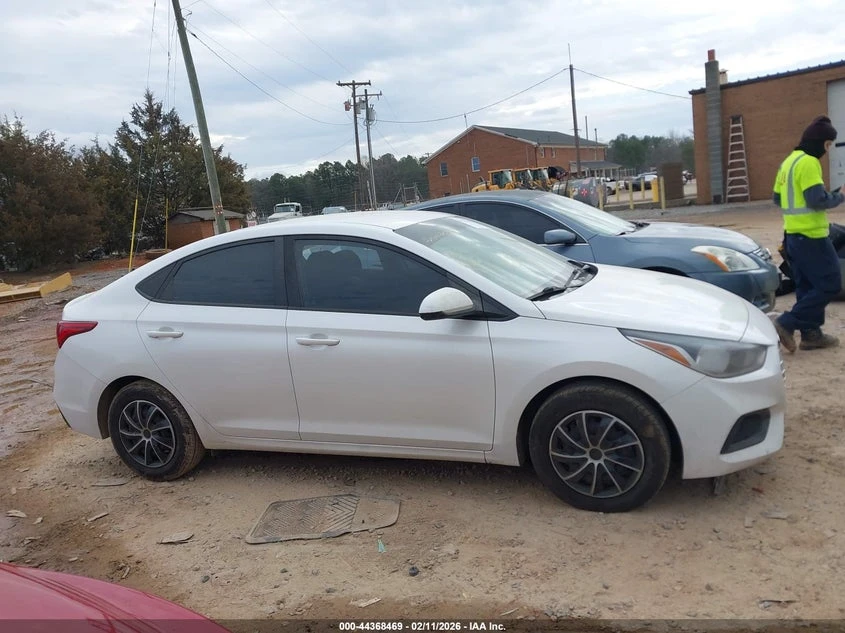 Hyundai Accent 1.6l Se, снимка 13 - Автомобили и джипове - 54002393