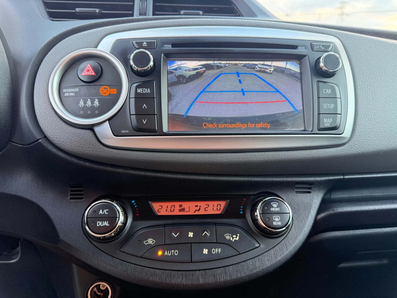 Toyota Yaris Камера, навигация, 6 скорости, климатроник, снимка 13 - Автомобили и джипове - 54460743