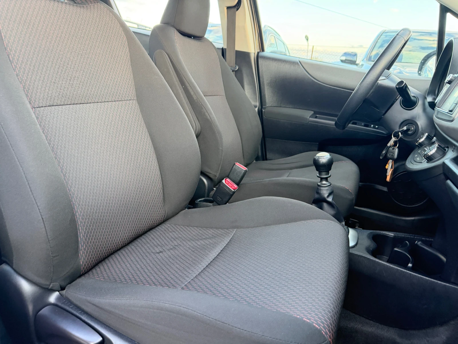 Toyota Yaris Камера, навигация, 6 скорости, климатроник, снимка 11 - Автомобили и джипове - 54460743