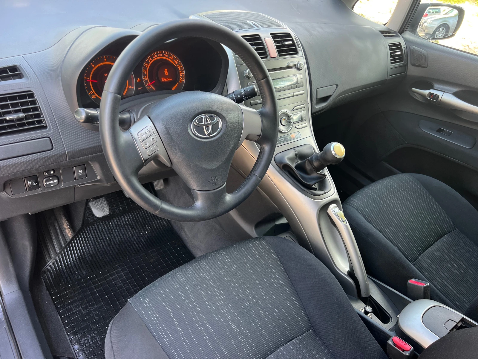 Toyota Auris 1.4D4D KLIMATRONIK/90кс/UNIKAT, снимка 10 - Автомобили и джипове - 55052363
