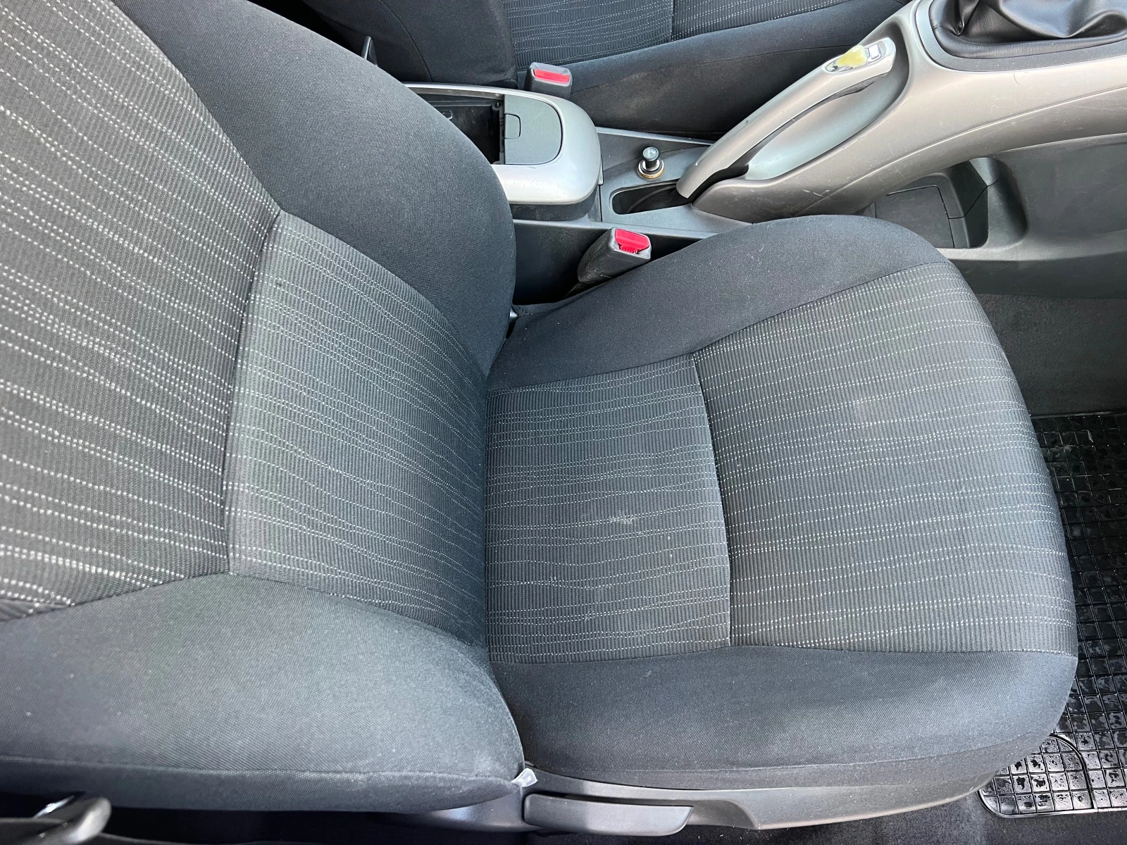 Toyota Auris 1.4D4D KLIMATRONIK/90кс/UNIKAT, снимка 14 - Автомобили и джипове - 55052363