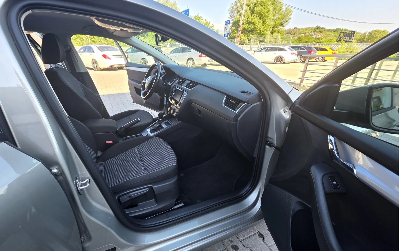 Skoda Octavia 4x4 АВТОМАТИК ЛИЗИНГ, снимка 11 - Автомобили и джипове - 55097374