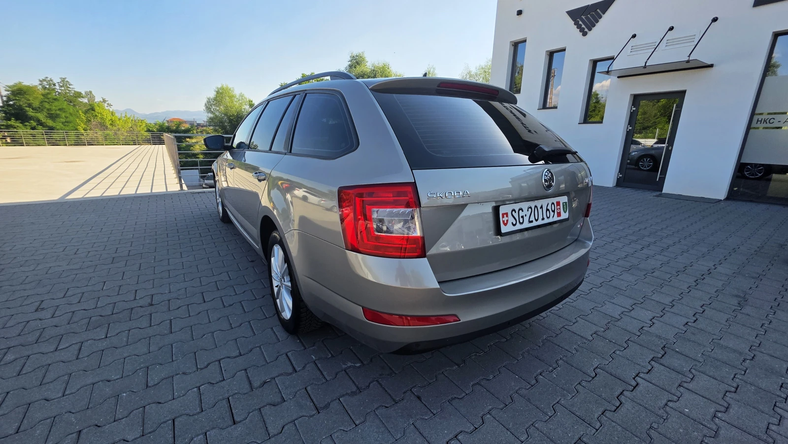 Skoda Octavia 4x4 АВТОМАТИК ЛИЗИНГ, снимка 3 - Автомобили и джипове - 55097374