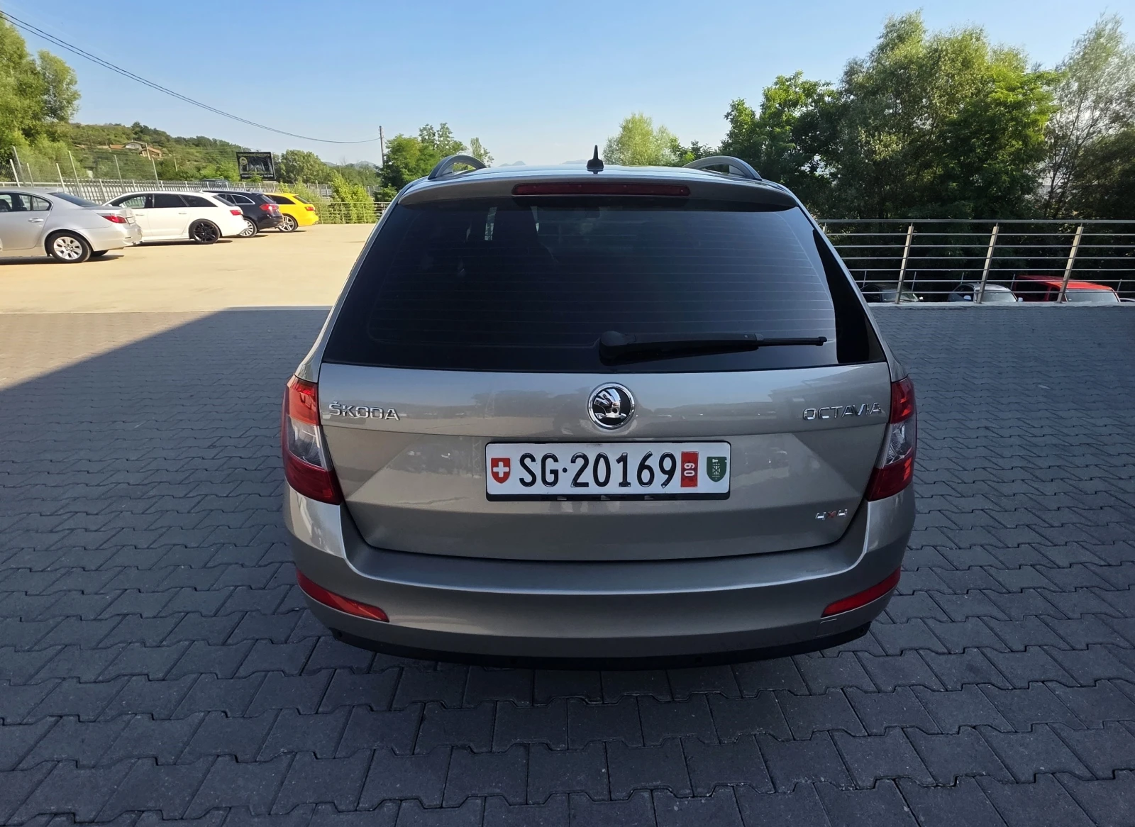 Skoda Octavia 4x4 АВТОМАТИК ЛИЗИНГ, снимка 4 - Автомобили и джипове - 55097374