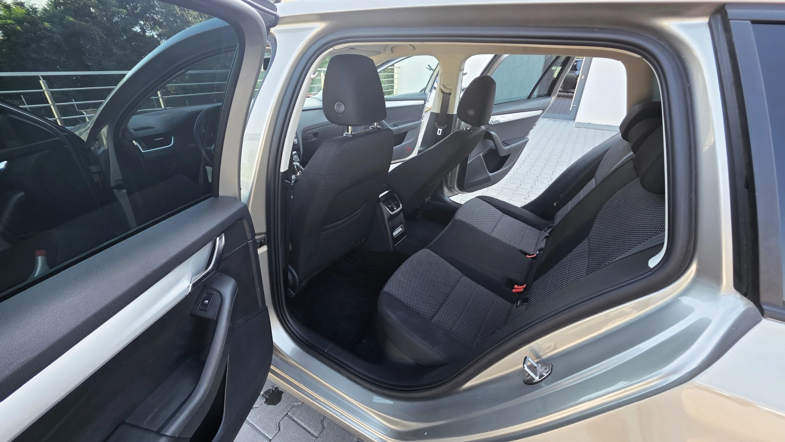 Skoda Octavia 4x4 АВТОМАТИК ЛИЗИНГ, снимка 10 - Автомобили и джипове - 55097374