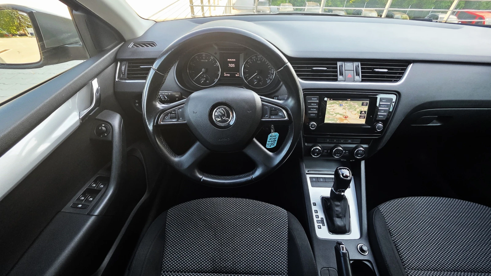 Skoda Octavia 4x4 АВТОМАТИК ЛИЗИНГ, снимка 14 - Автомобили и джипове - 55097374