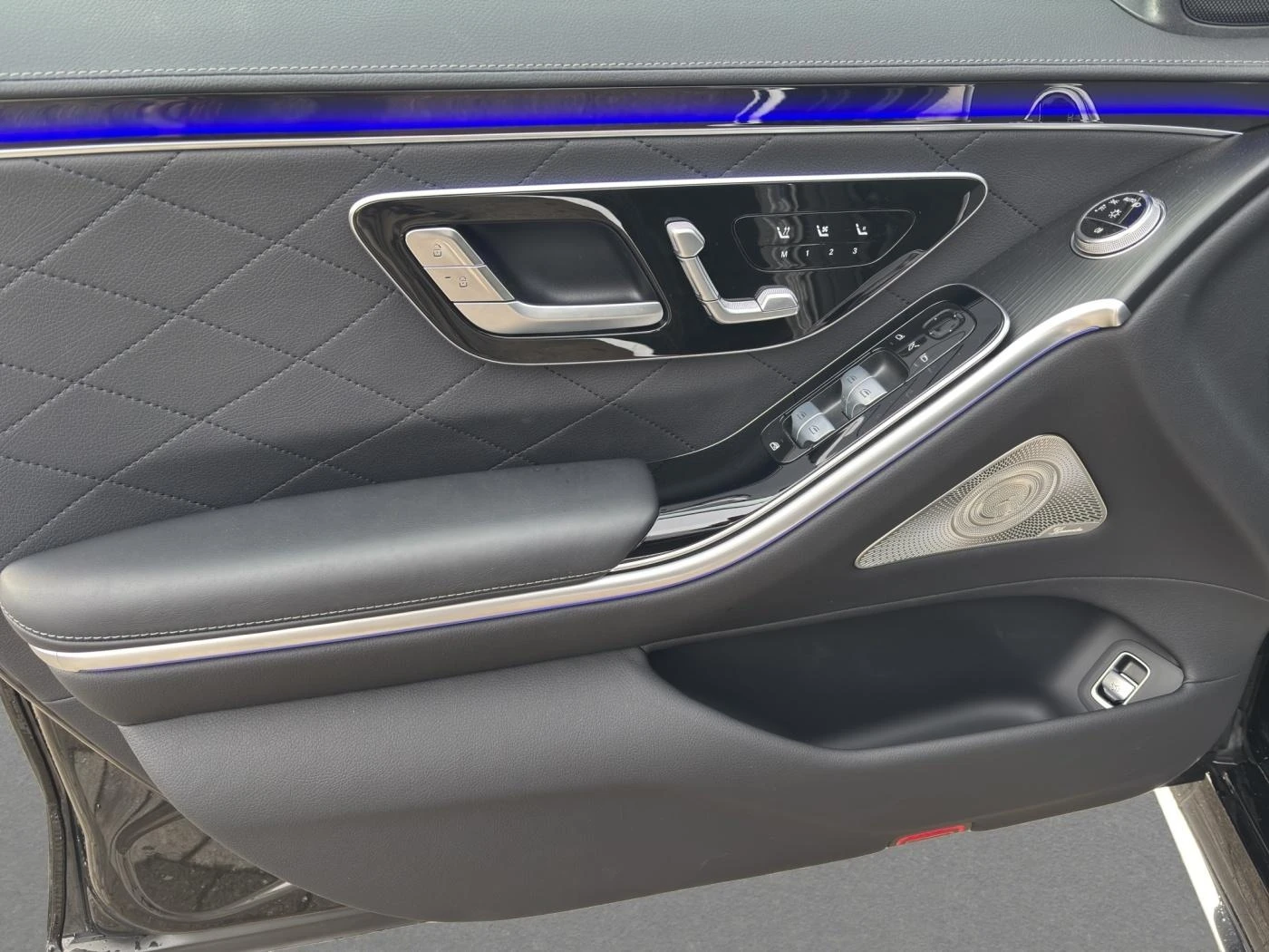 Mercedes-Benz S 500 AMG/ LONG/ 4 MATIC / BURM / 360 / HUD /SOFT / PANO, снимка 11 - Автомобили и джипове - 55146243