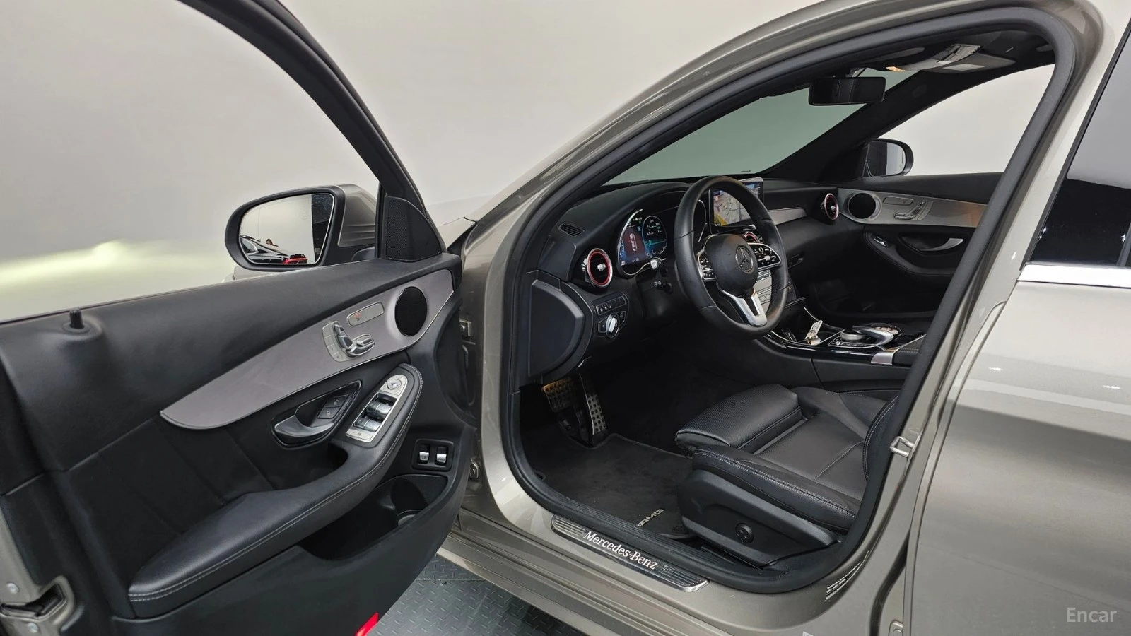 Mercedes-Benz C 300 e HYBRID* 4MATIC* AMG LINE* HUD* DISTRO* LANE, снимка 6 - Автомобили и джипове - 55645820