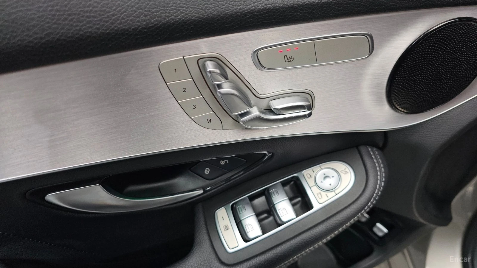 Mercedes-Benz C 300 e HYBRID* 4MATIC* AMG LINE* HUD* DISTRO* LANE, снимка 15 - Автомобили и джипове - 55645820