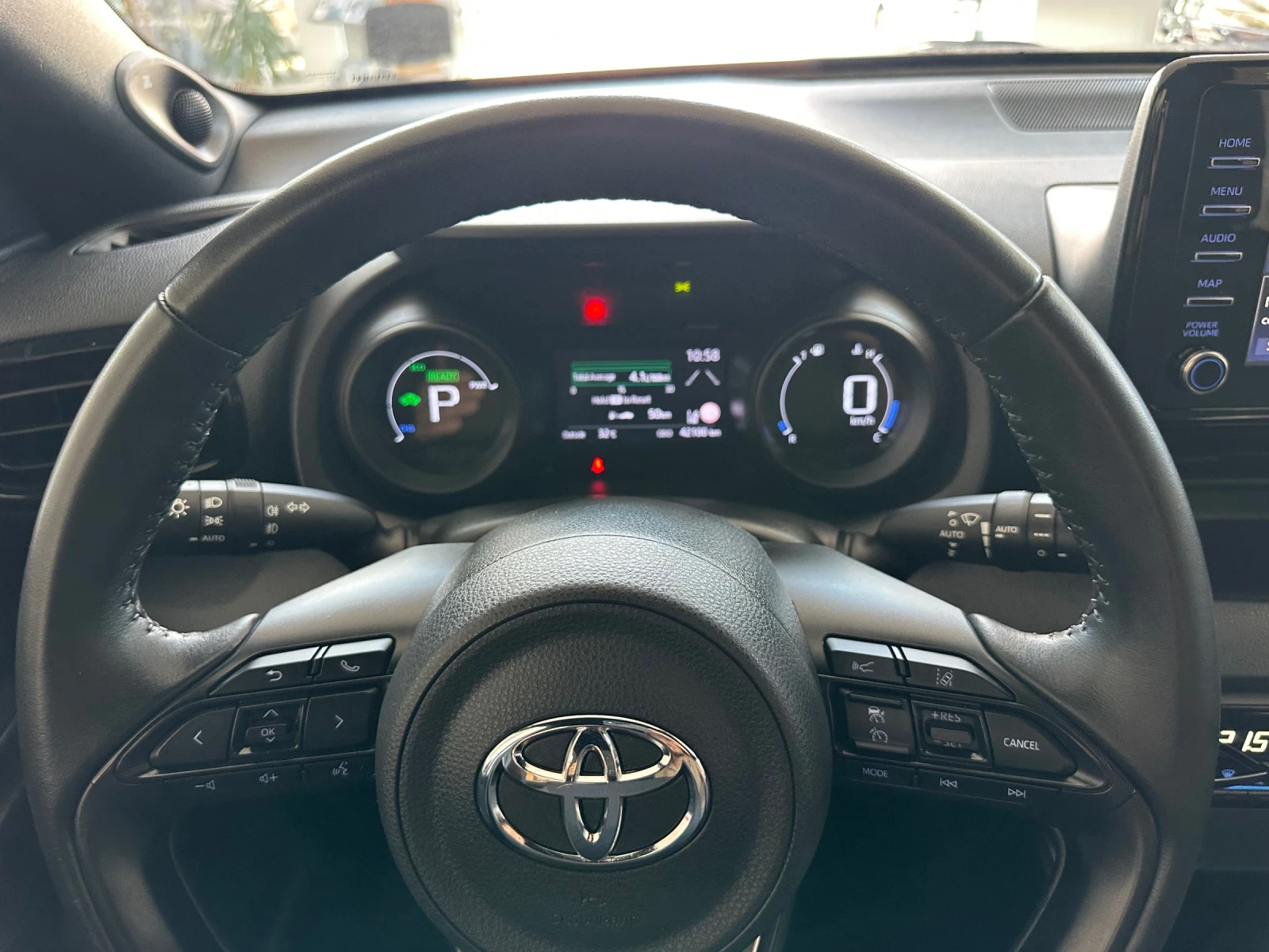 Toyota Yaris, снимка 10 - Автомобили и джипове - 55876985