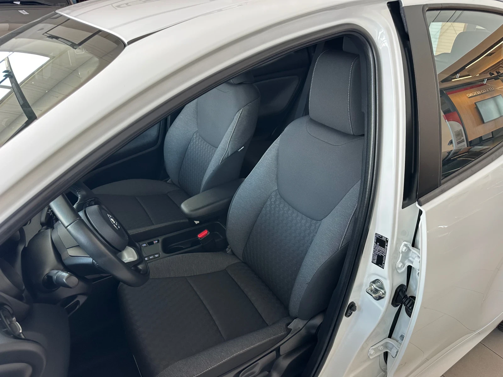 Toyota Yaris, снимка 8 - Автомобили и джипове - 55876985