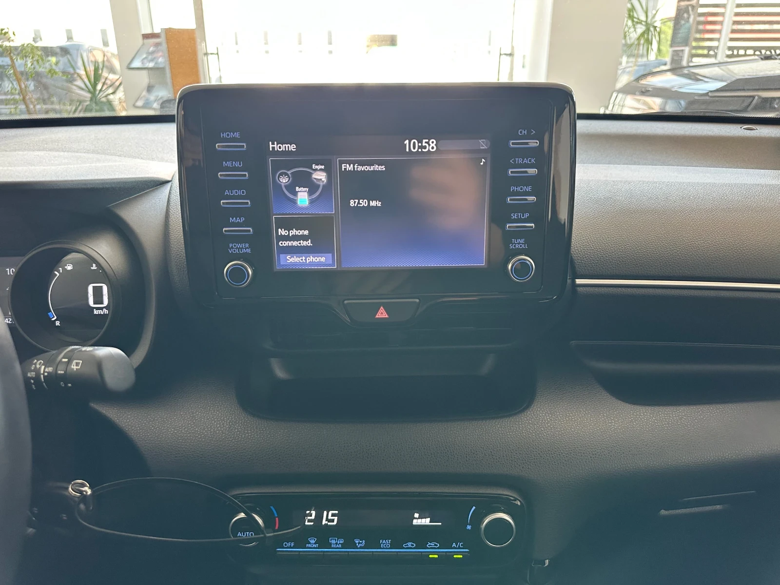 Toyota Yaris, снимка 11 - Автомобили и джипове - 55876985