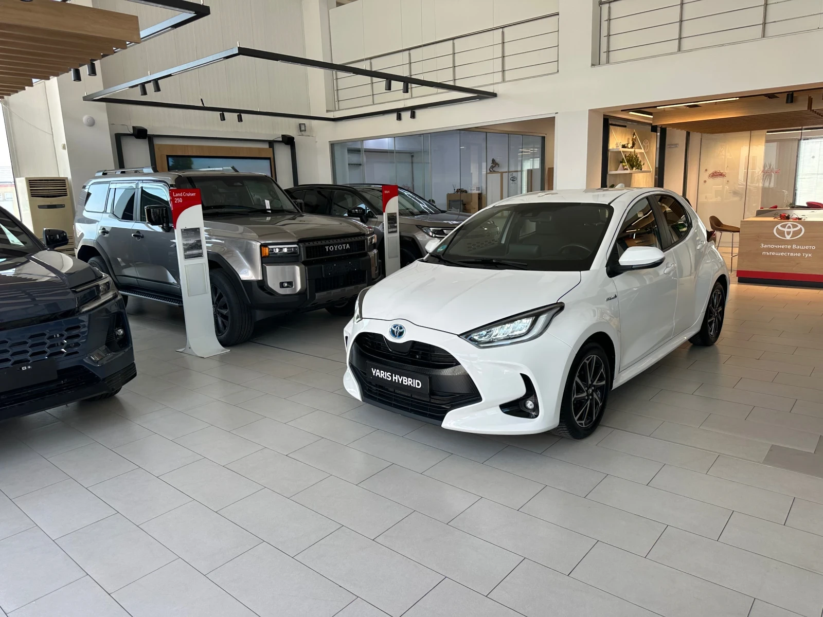 Toyota Yaris, снимка 2 - Автомобили и джипове - 55876985