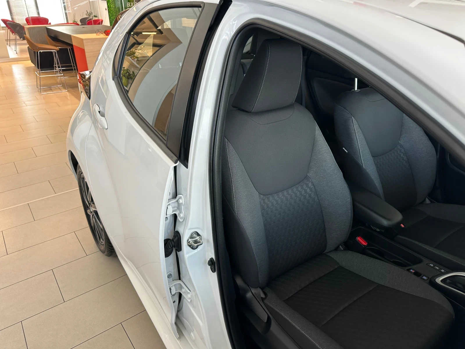 Toyota Yaris, снимка 7 - Автомобили и джипове - 55876985