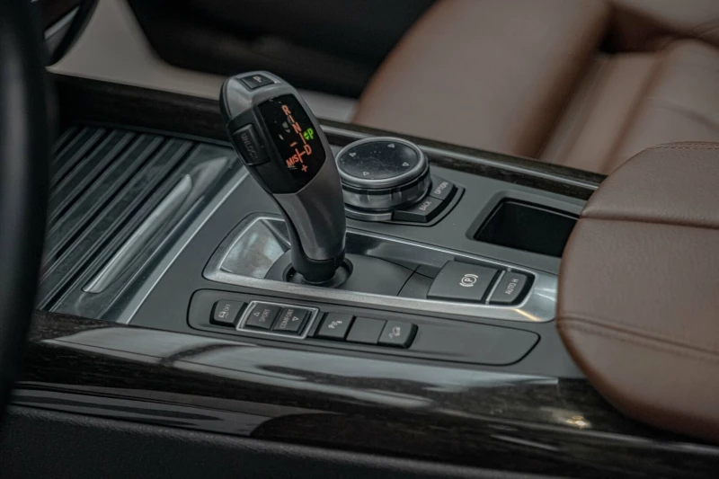 BMW X5 3.0D/xDrive/HuD/PDC/Подгрев/BiXenon, снимка 9 - Автомобили и джипове - 52044273