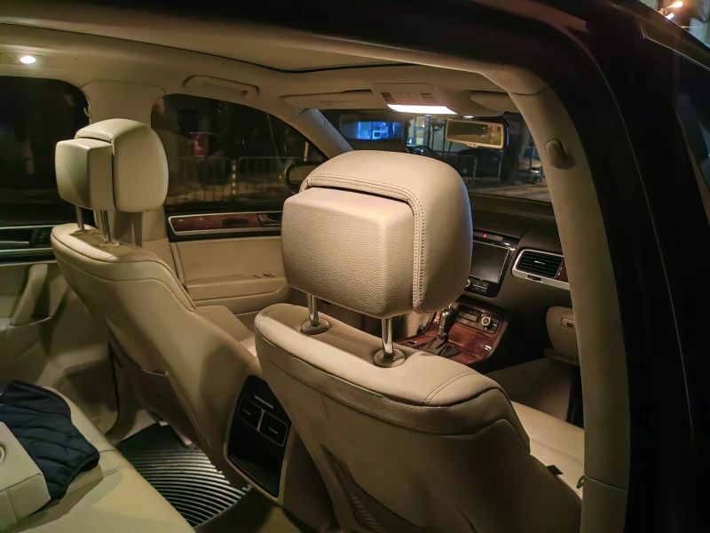 VW Touareg TFSI, снимка 2 - Автомобили и джипове - 52555186