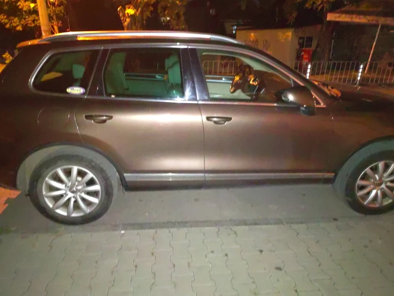 VW Touareg TFSI, снимка 4 - Автомобили и джипове - 52555186