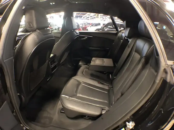 Audi Q8 B&O* ОБДУХ* 360* BLIND SPOT* DISTRONIC, снимка 13 - Автомобили и джипове - 53538451