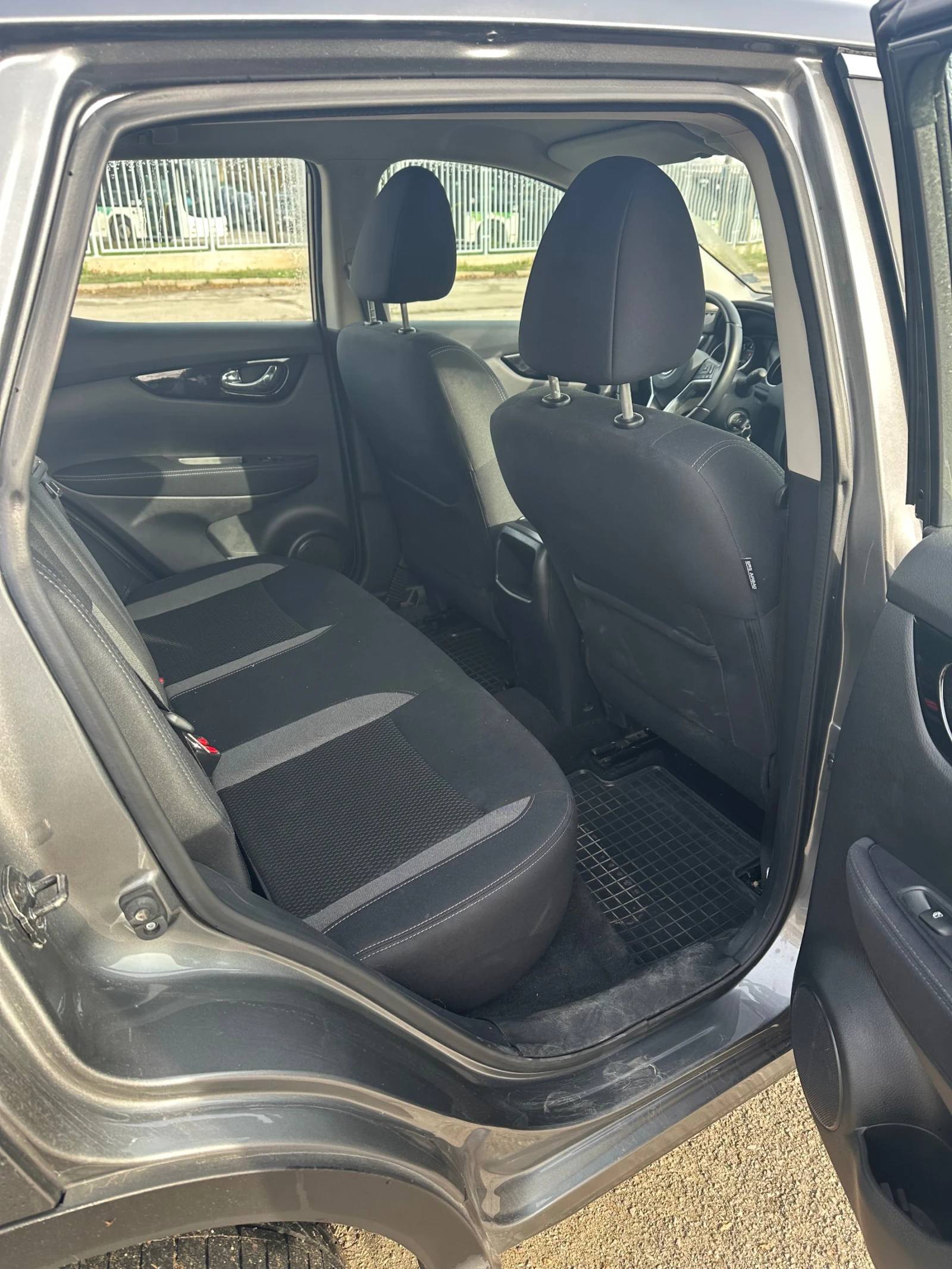 Nissan Qashqai, снимка 11 - Автомобили и джипове - 53791794