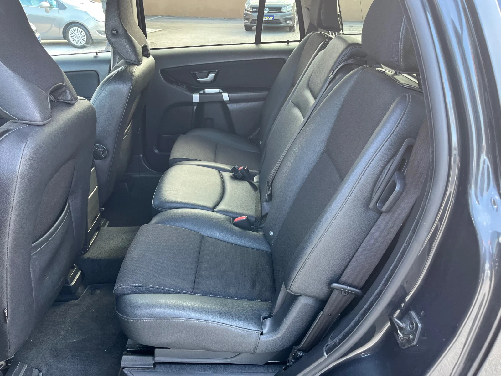 Volvo Xc90 D 5 FACELIFT, снимка 8 - Автомобили и джипове - 54120919