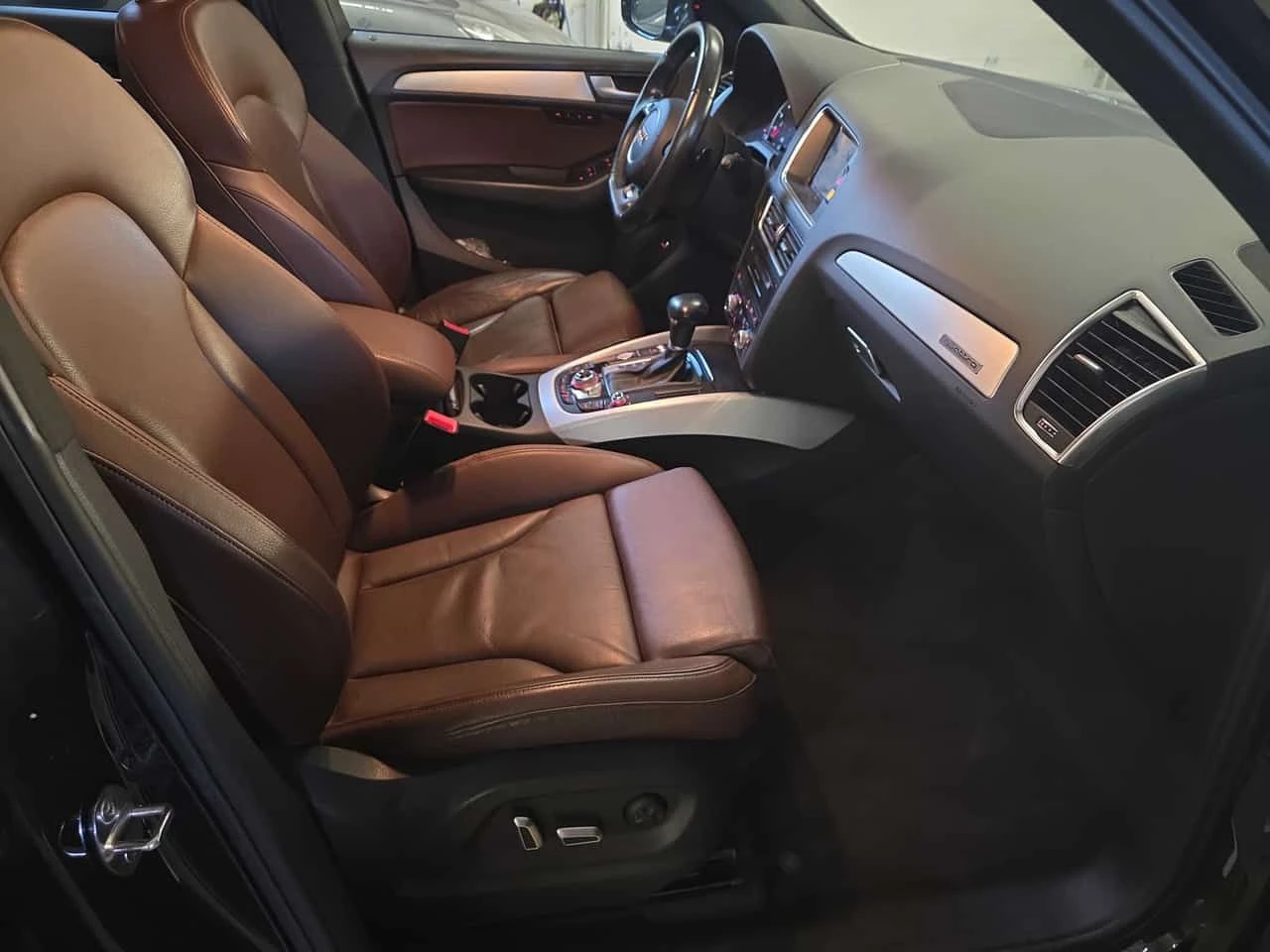 Audi Q5 * 2.0T Technik * ПАНОРАМА * ОТ ПРЕДСТАВИТЕЛСТВО, снимка 12 - Автомобили и джипове - 54412519