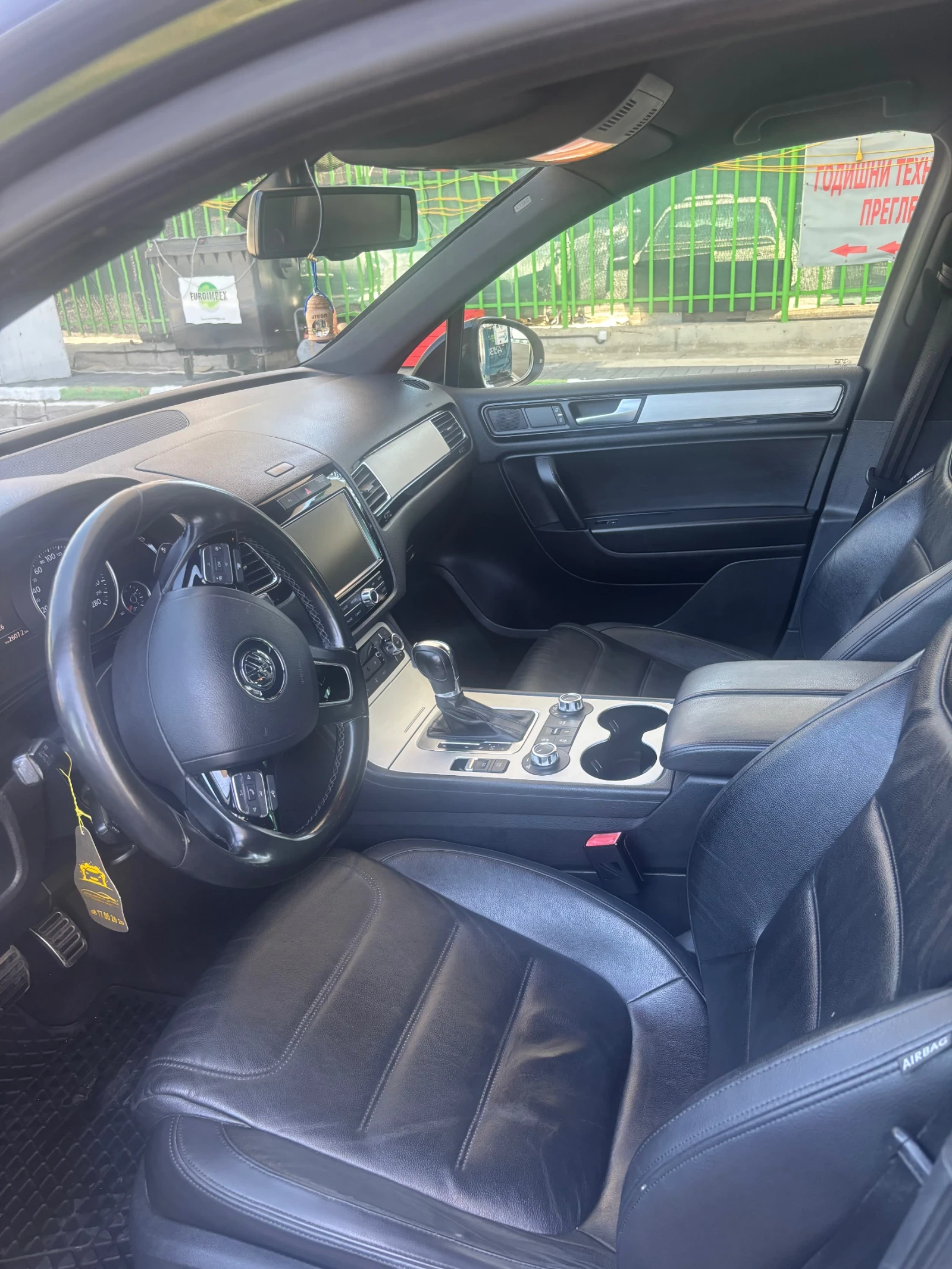 VW Touareg 3.00 TDI, снимка 5 - Автомобили и джипове - 54509697