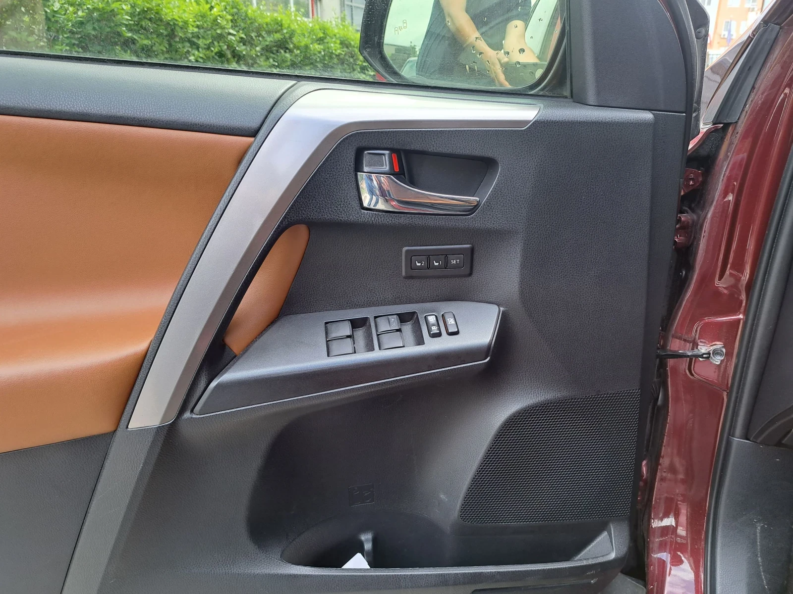 Toyota Rav4 2.5 i hybrid, снимка 9 - Автомобили и джипове - 54685245