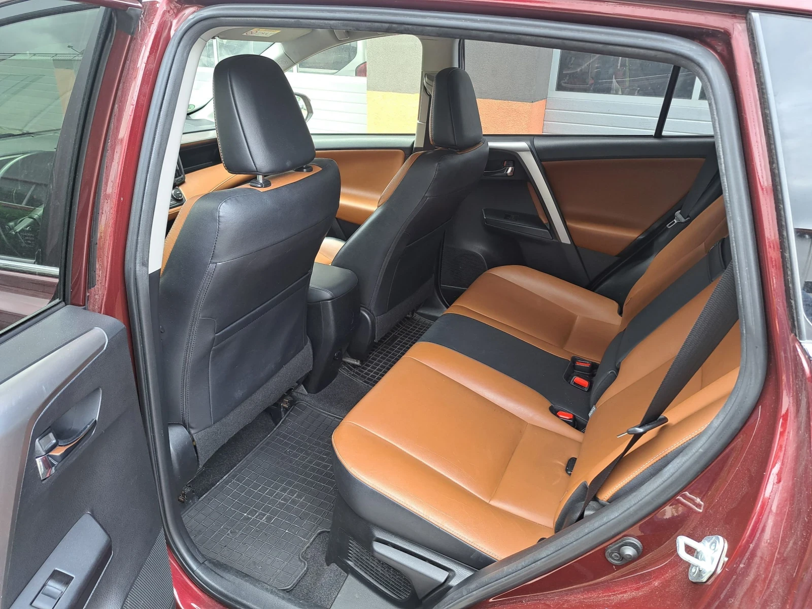 Toyota Rav4 2.5 i hybrid, снимка 11 - Автомобили и джипове - 54685245