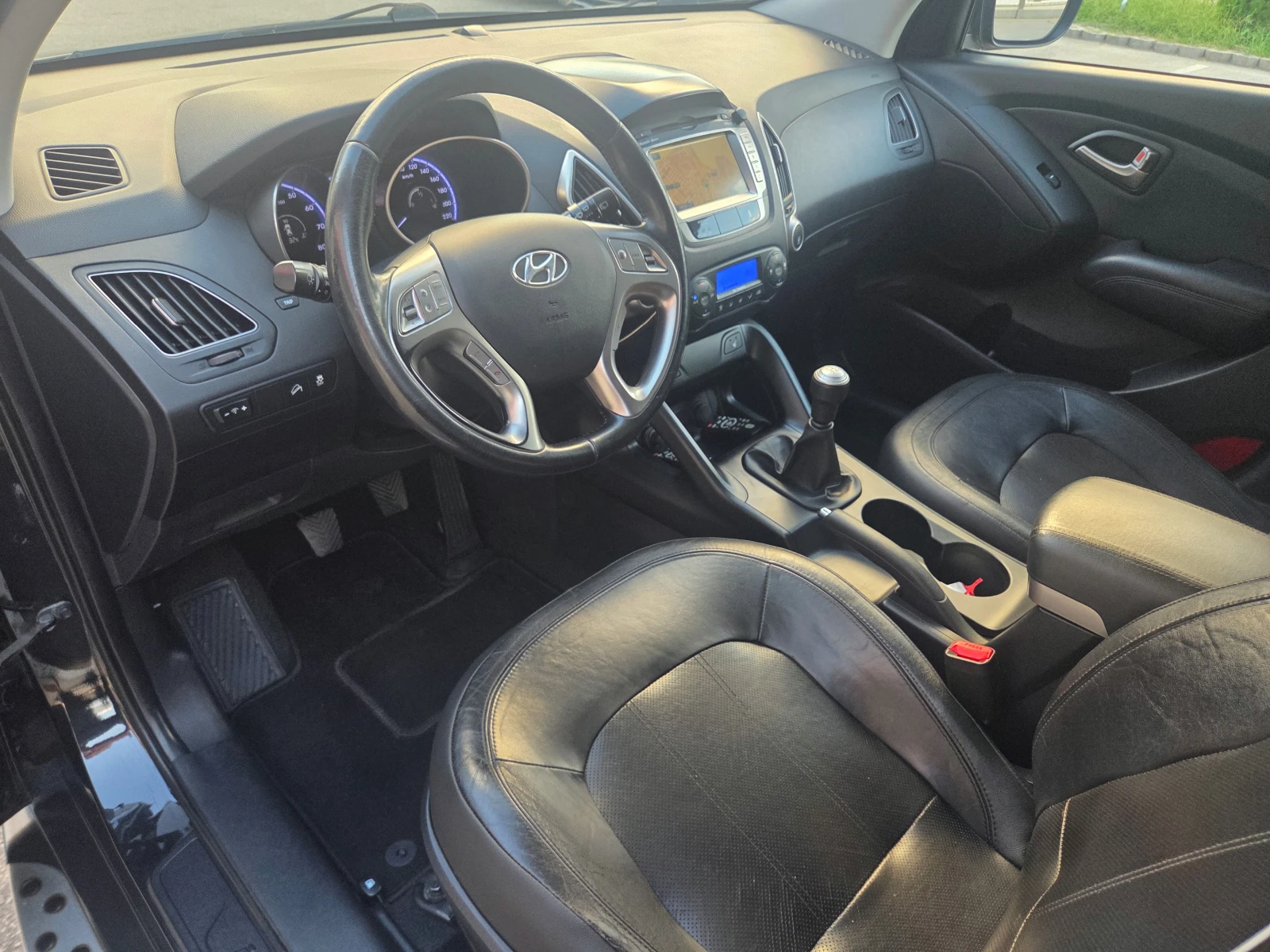 Hyundai IX35 2.0i-Comfort (163 Hp) Navi/Камера/3xTV, снимка 9 - Автомобили и джипове - 55937465
