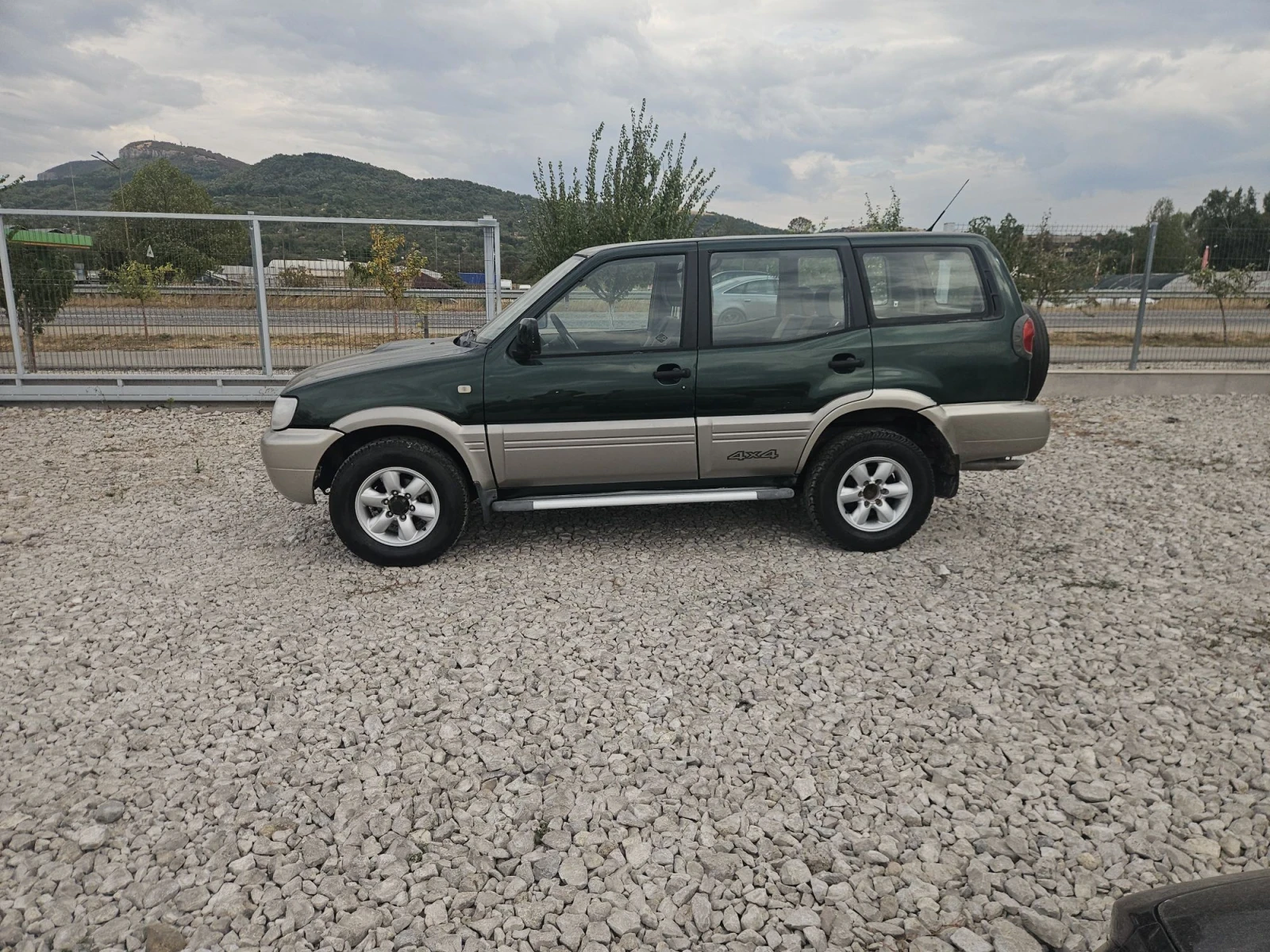 Nissan Terrano, снимка 2 - Автомобили и джипове - 56166600
