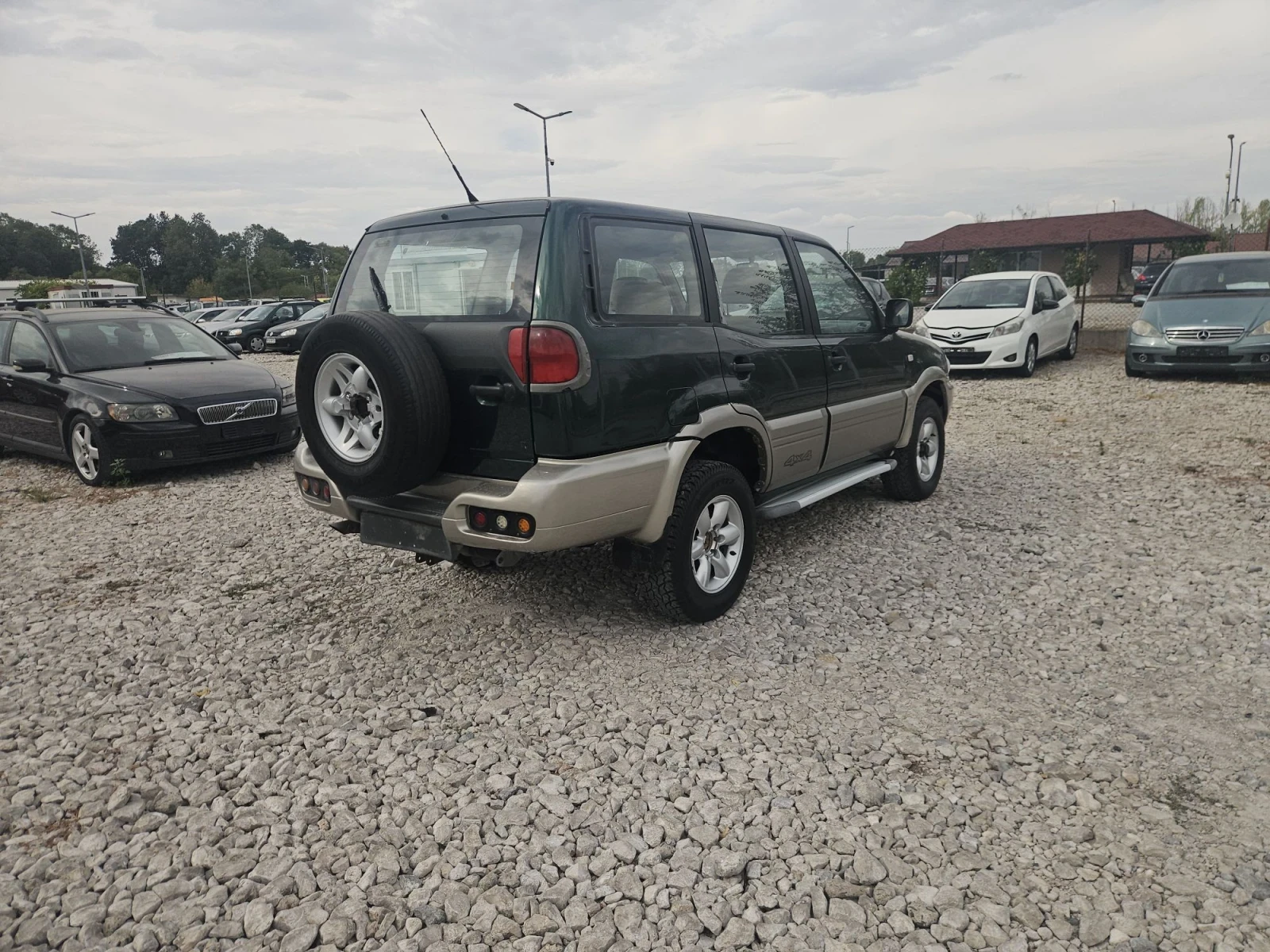 Nissan Terrano, снимка 5 - Автомобили и джипове - 56166600