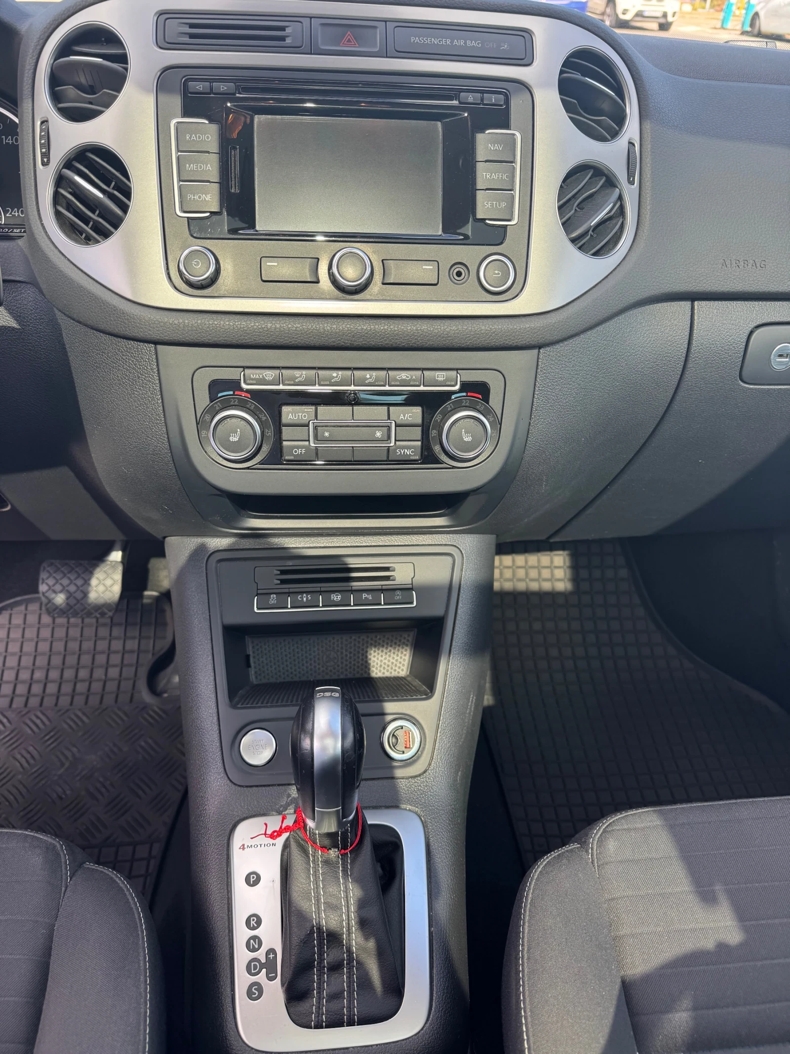 VW Tiguan 2.0Tdi Cup Edition 4 Motion, снимка 13 - Автомобили и джипове - 56290285