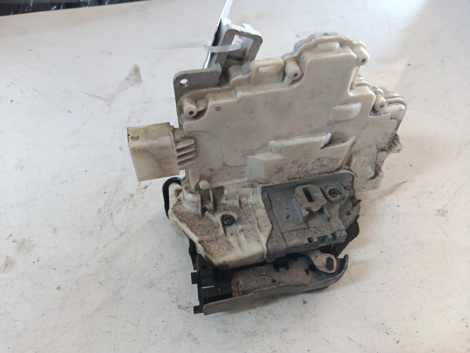 брава (задна лява) 4G0839015 Audi A7