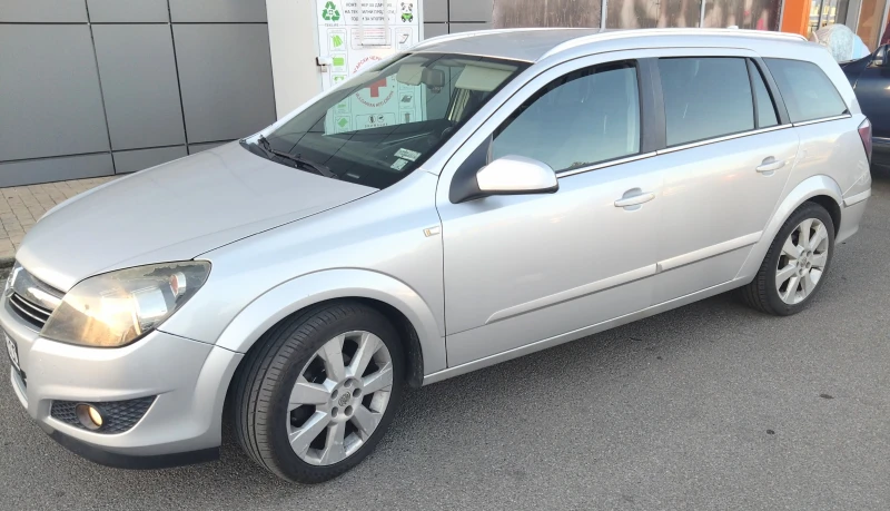 Opel Astra H, снимка 1 - Автомобили и джипове - 47817455