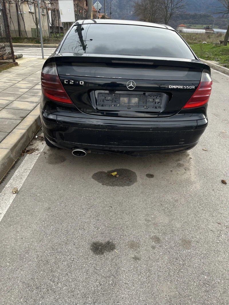 Mercedes-Benz C 230, снимка 4 - Автомобили и джипове - 52639137