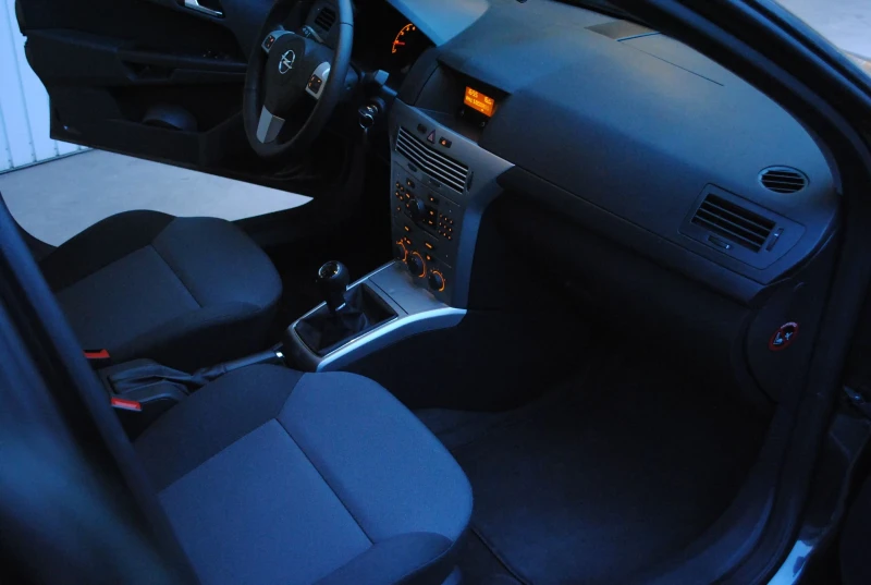 Opel Astra H, снимка 5 - Автомобили и джипове - 52896381