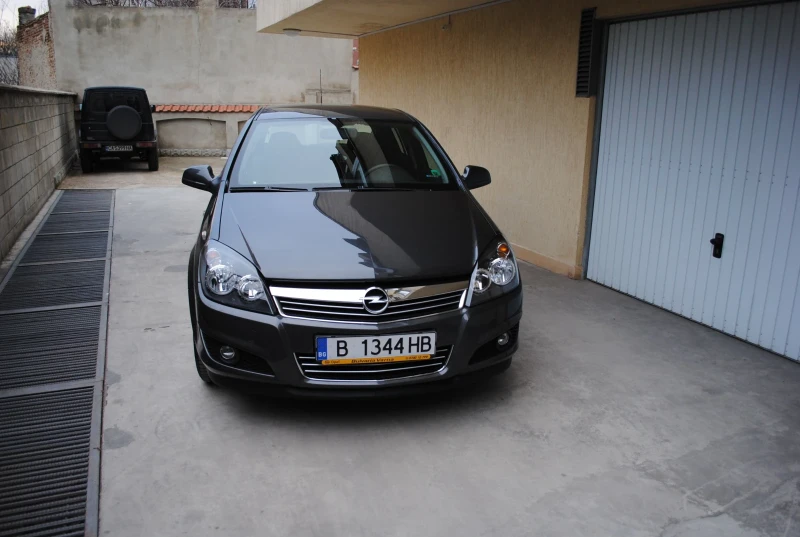 Opel Astra H, снимка 4 - Автомобили и джипове - 52896381