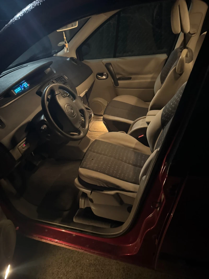 Renault Scenic, снимка 8 - Автомобили и джипове - 53302132