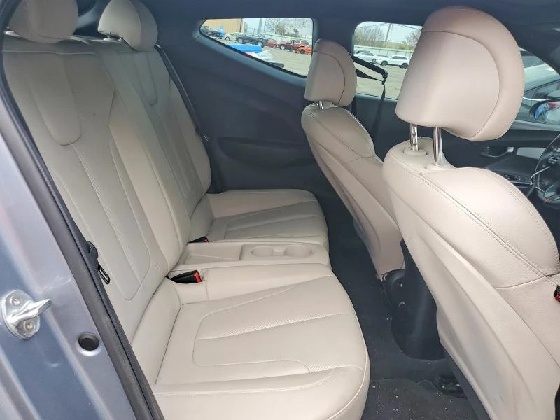 Hyundai Veloster  1.6L 4 FRONT WHEEL DRIVE | Mobile.bg � ����������� 10