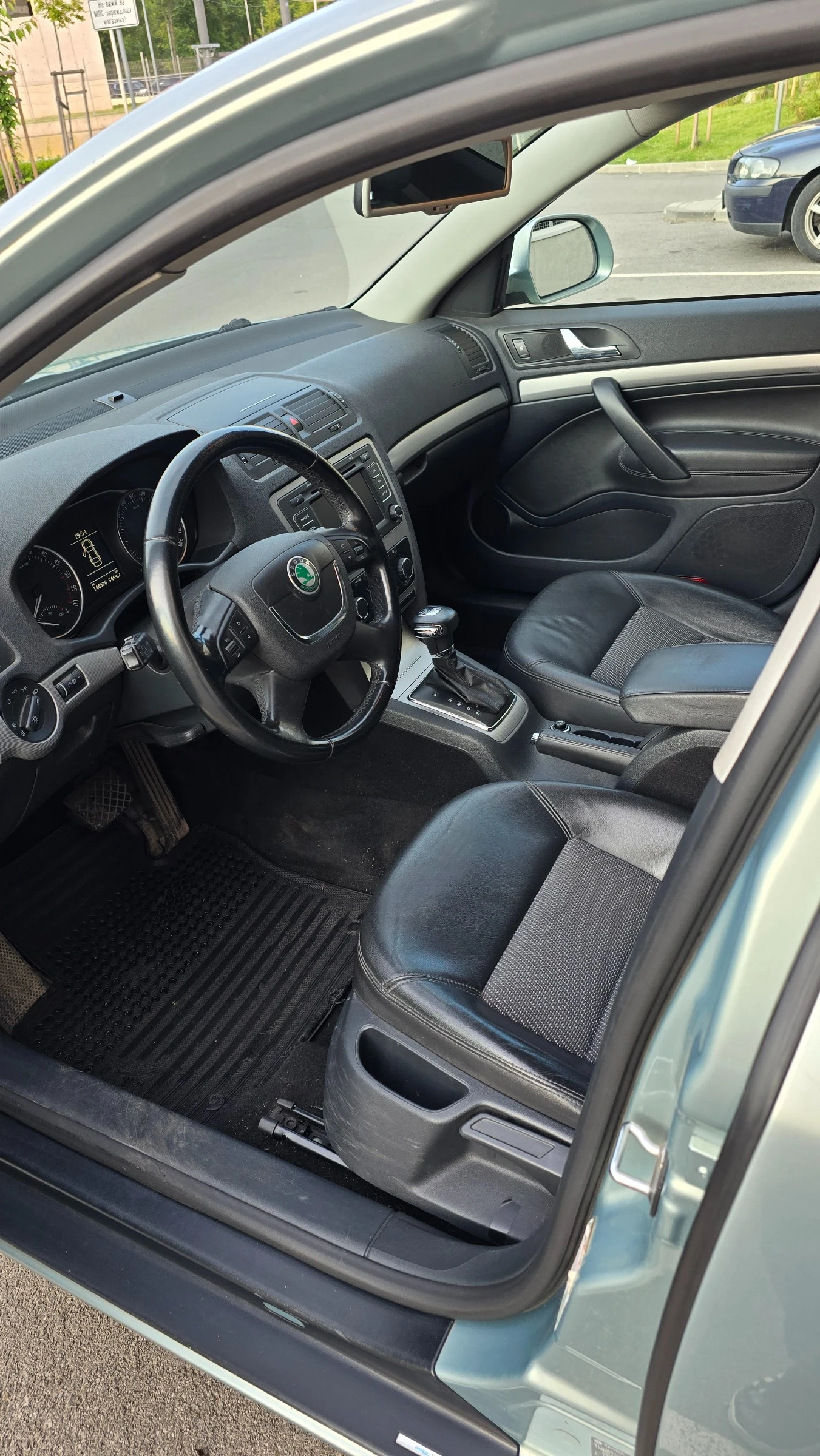 Skoda Octavia 1.6 TDI, 105 к.с., DSG automatic - изображение 6