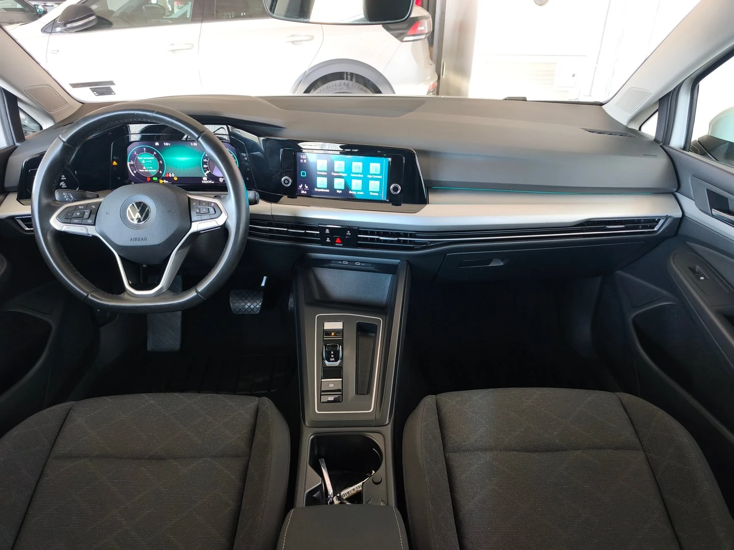 VW Golf Variant 8 Life 2.0 TDI SCR DSG - изображение 4