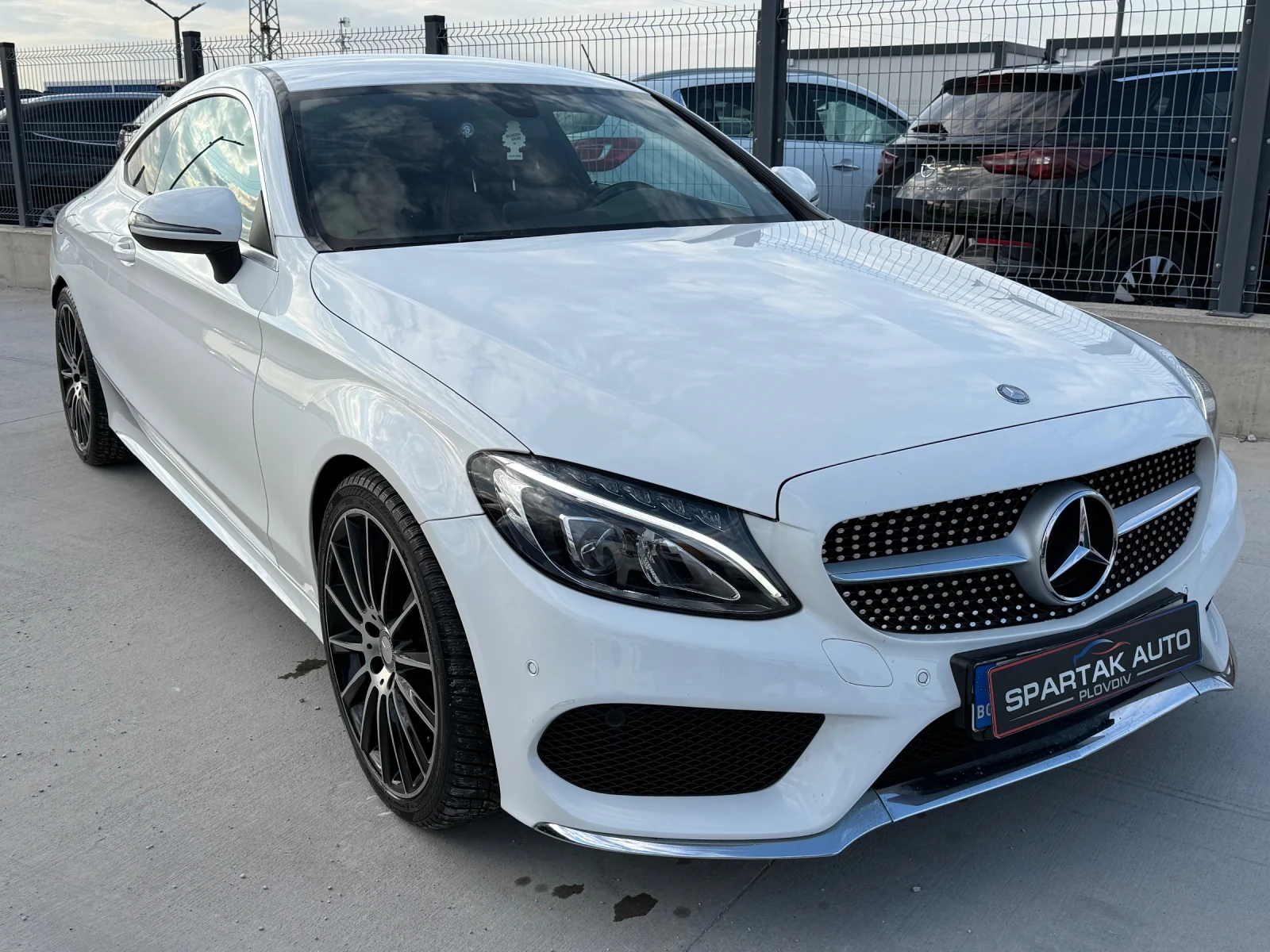 Mercedes-Benz C 220 D* 2017г* AMG Line* 141.000KM* Сервизна История* Н, снимка 3 - Автомобили и джипове - 54033759