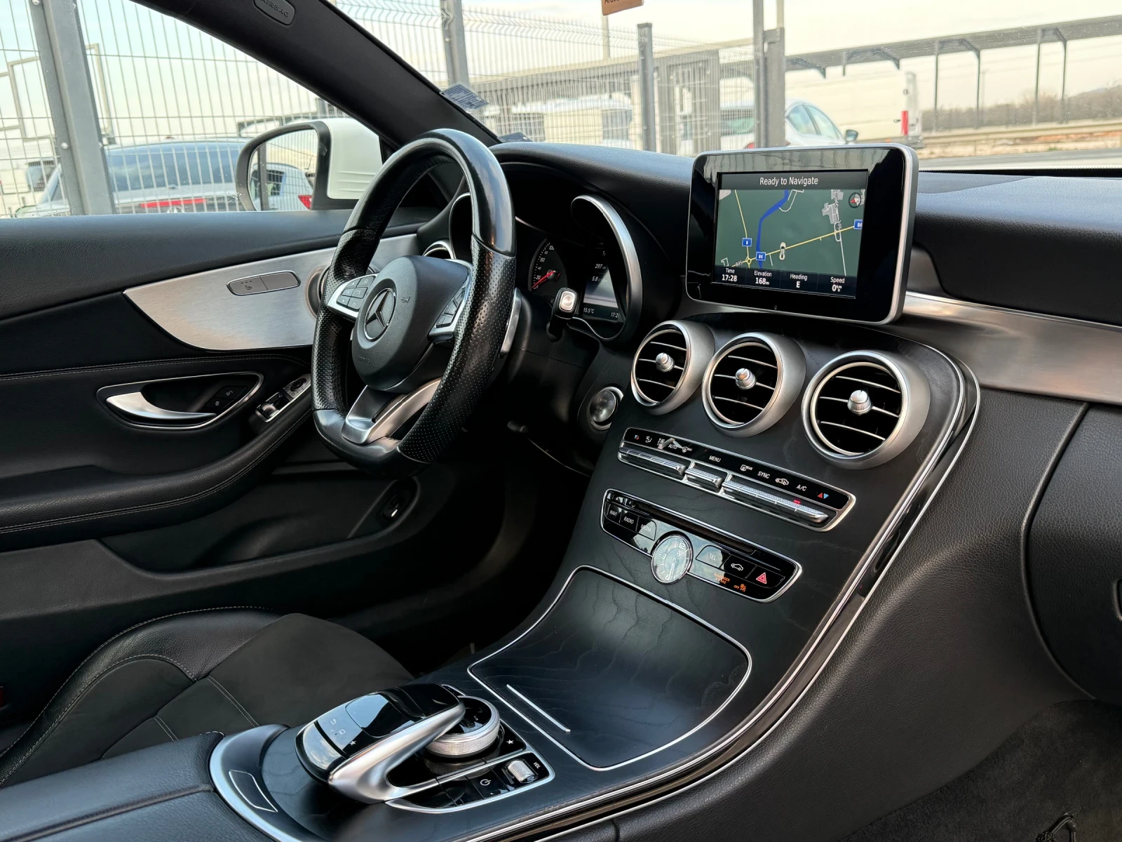 Mercedes-Benz C 220 D* 2017г* AMG Line* 141.000KM* Сервизна История* Н, снимка 15 - Автомобили и джипове - 54033759