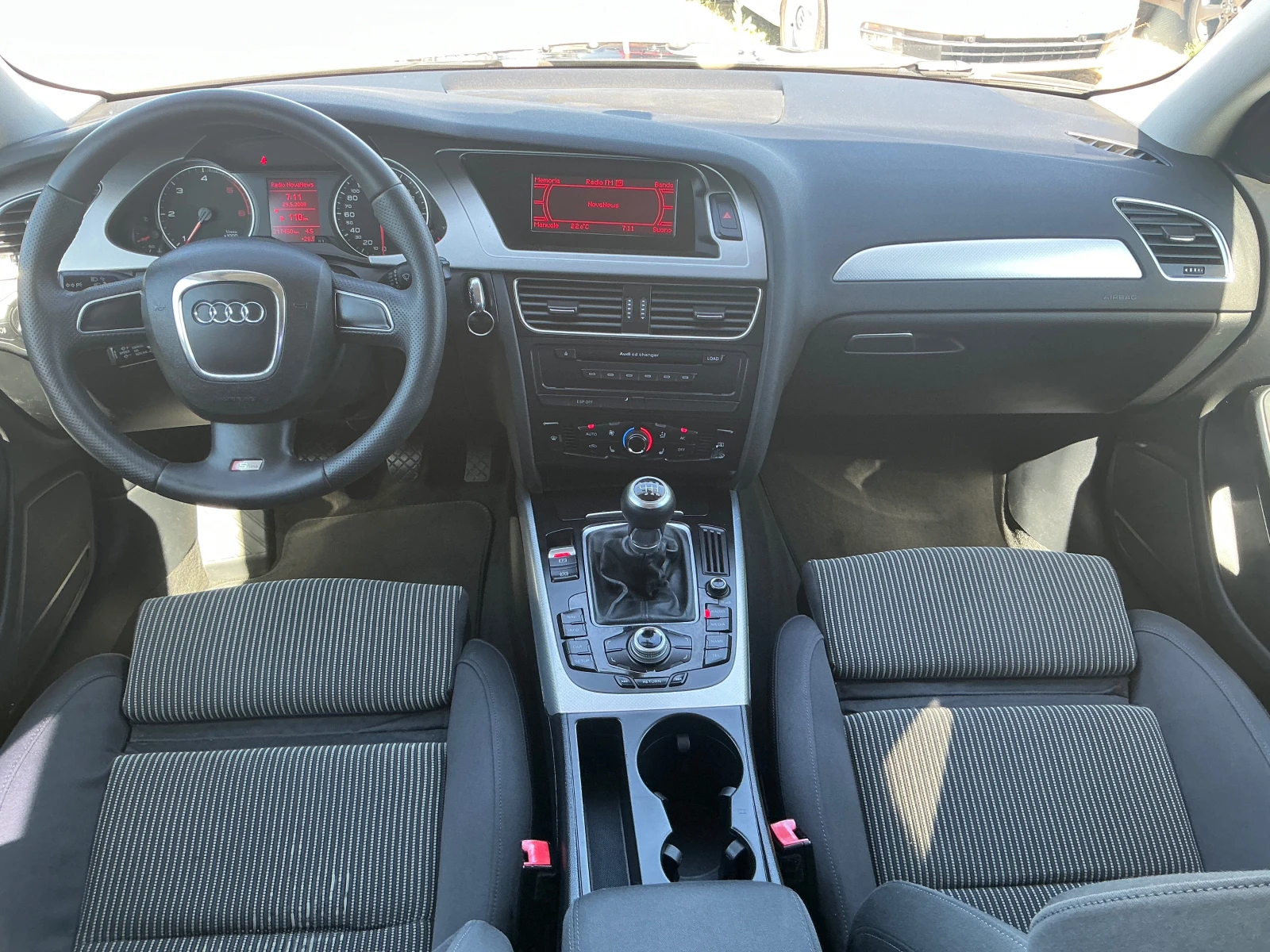 Audi A4 2.0 TDI, снимка 12 - Автомобили и джипове - 54713045