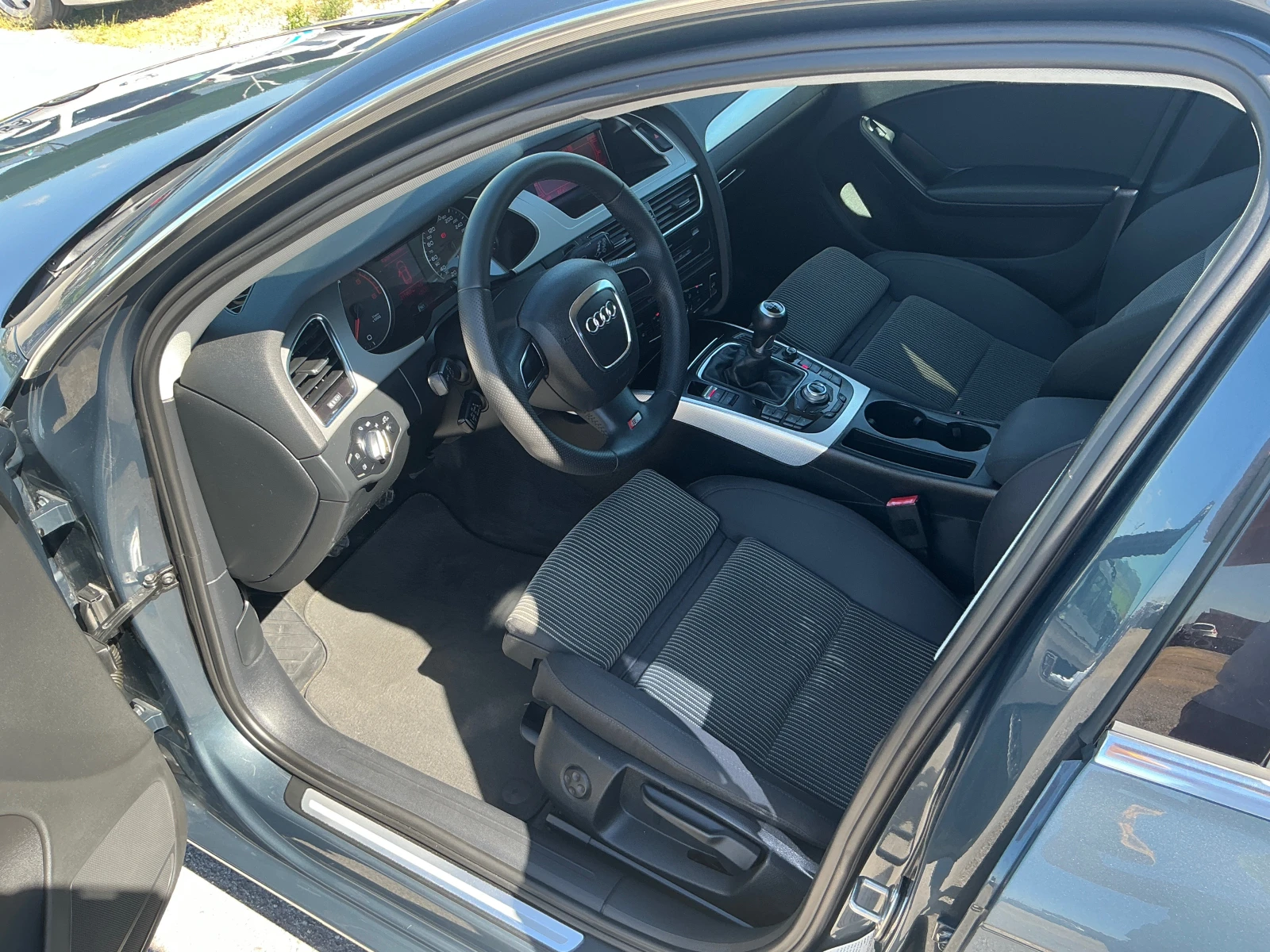 Audi A4 2.0 TDI, снимка 13 - Автомобили и джипове - 54713045