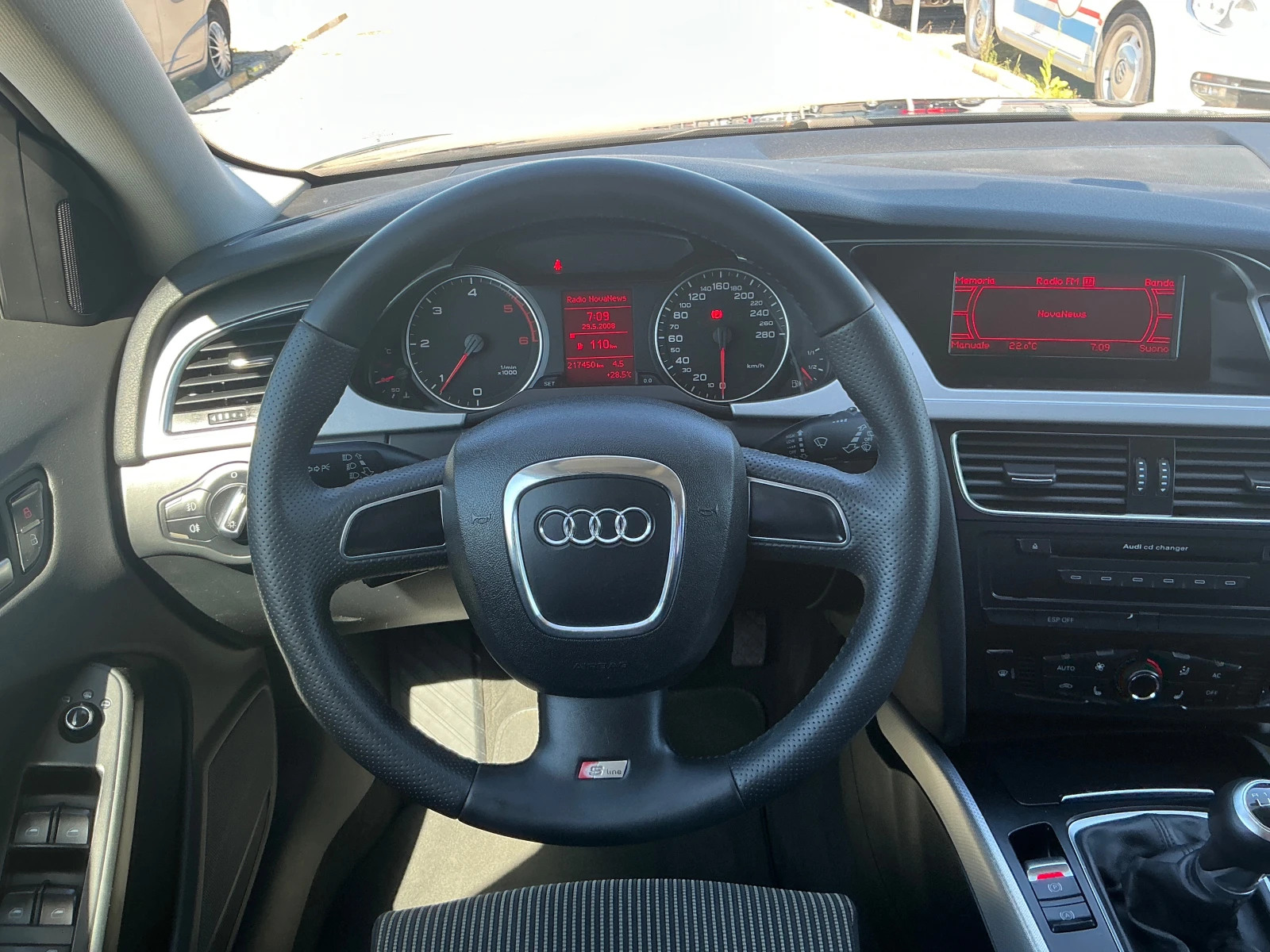 Audi A4 2.0 TDI, снимка 11 - Автомобили и джипове - 54713045