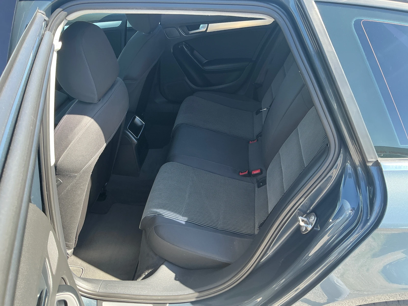 Audi A4 2.0 TDI, снимка 15 - Автомобили и джипове - 54713045