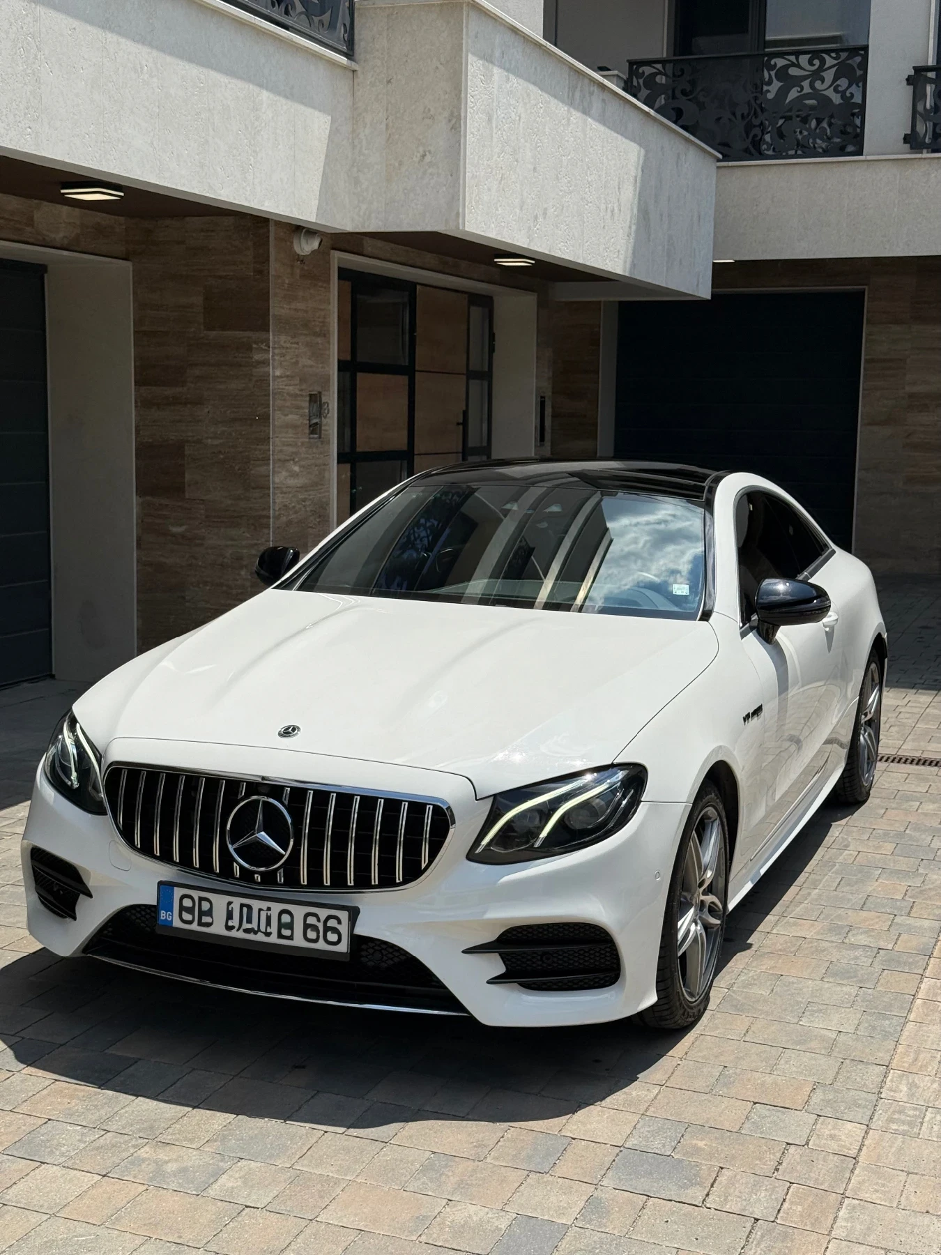 Mercedes-Benz E 220 Coupe, AMG, head up, pano, снимка 2 - Автомобили и джипове - 55069541