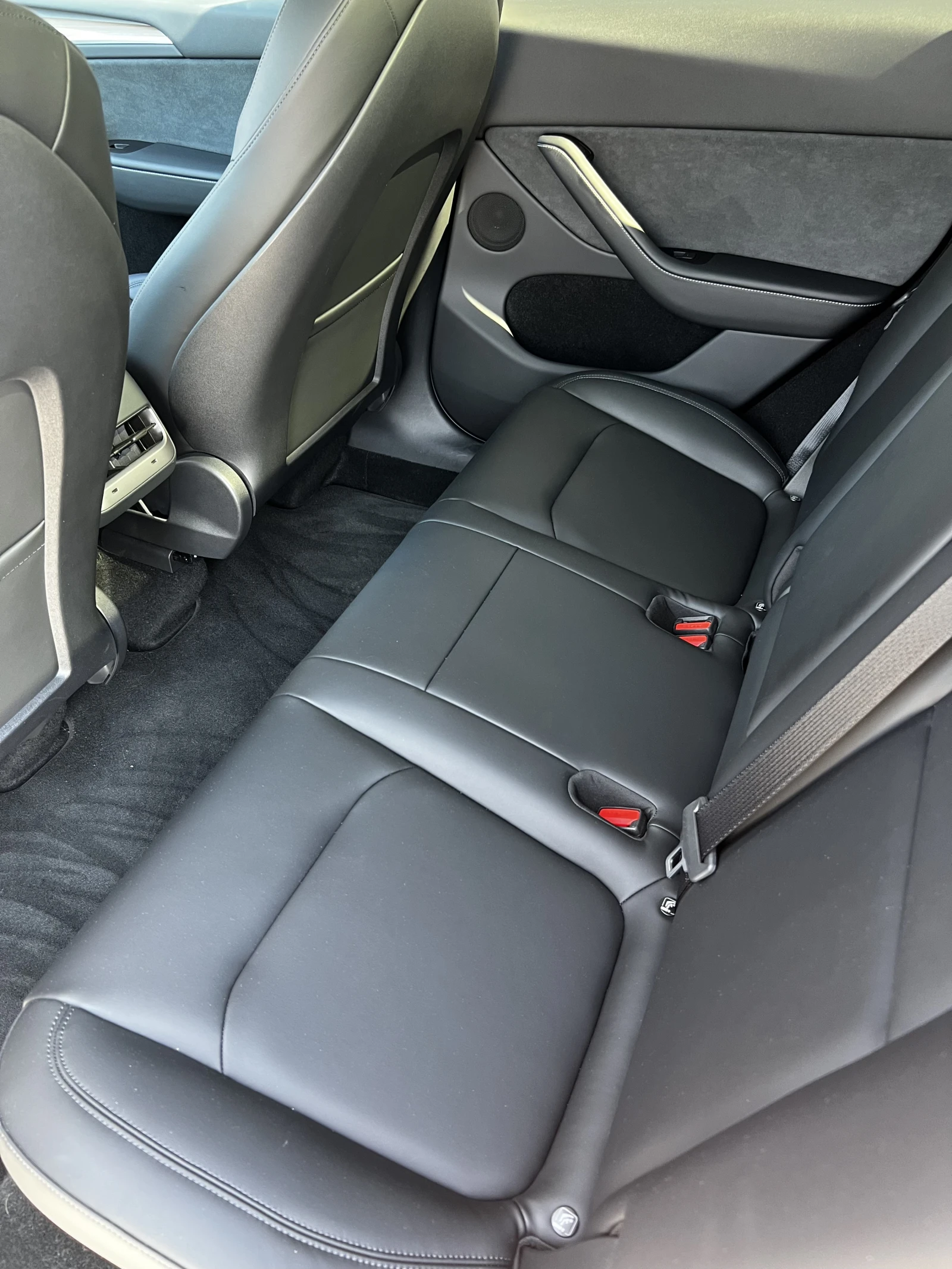 Tesla Model Y Long Range RWD, снимка 12 - Автомобили и джипове - 55630215